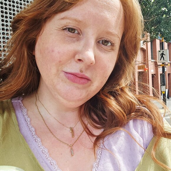 Meet your Posher, Bria - Picture 1 of 3